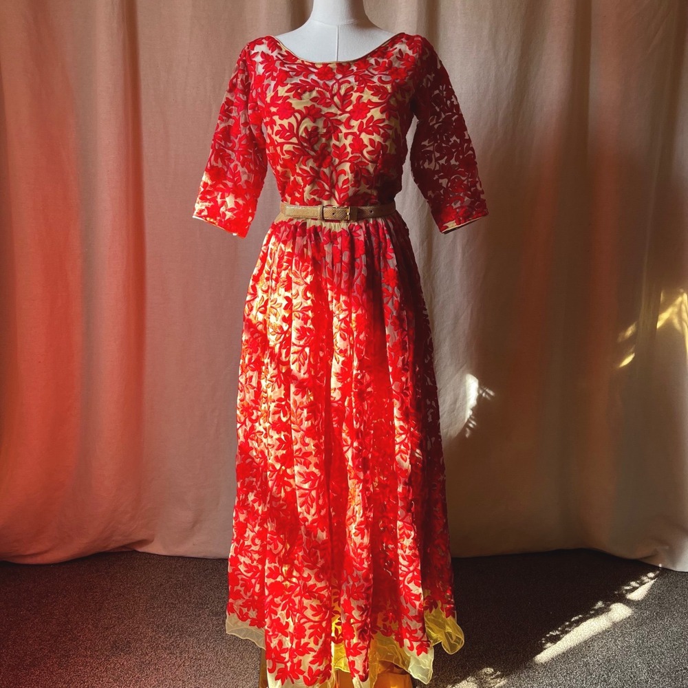 Red Floral Embroidered Mesh Handmade Formal Gown Nude Lined Medium - Picture 8 of 8